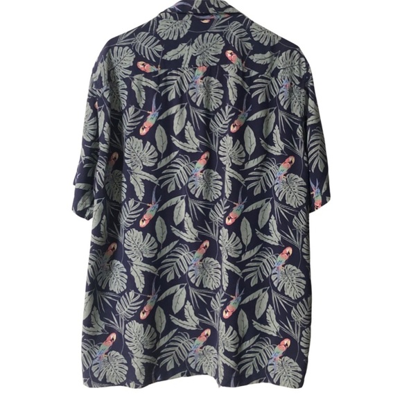 Croft and Barrow Parrot/Palm Leaf Pattern Button Down one Front Pocket Size Lg. - Picture 2 of 6